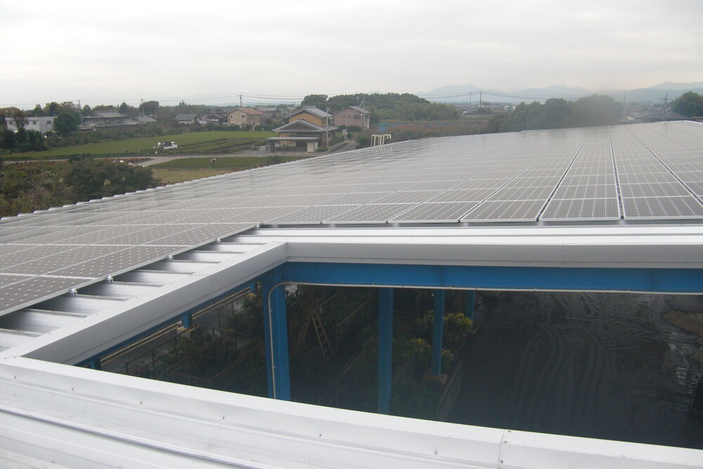 屋根置きの低圧太陽光発電所