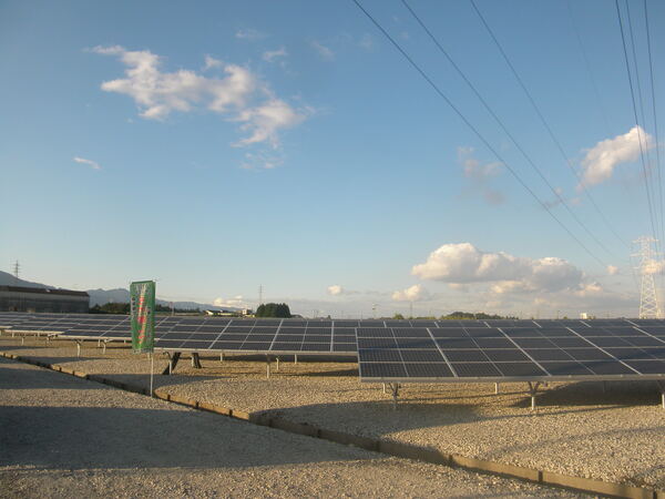 太陽光パネル設置後の発電所